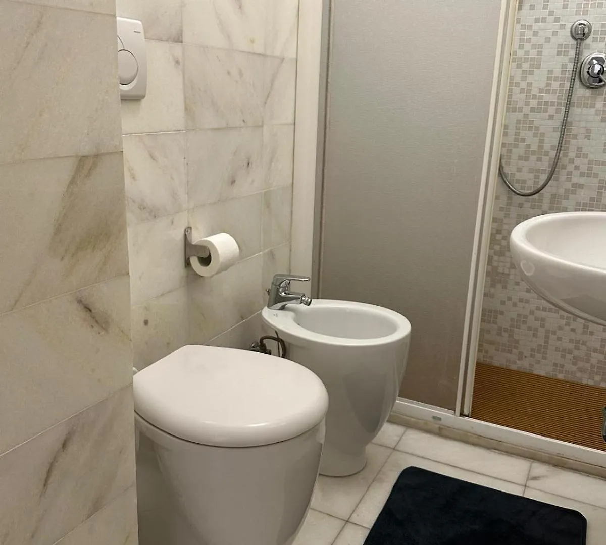 Διαμέρισμα Residence Maison Raha Marina di Massa
