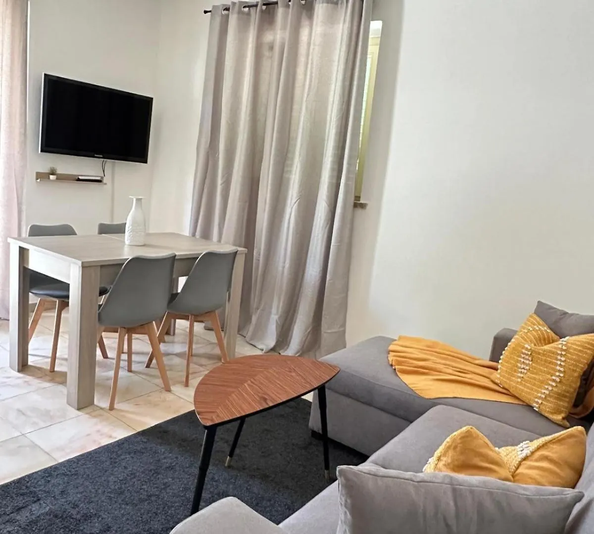 Residence Maison Raha Marina di Massa Apartment