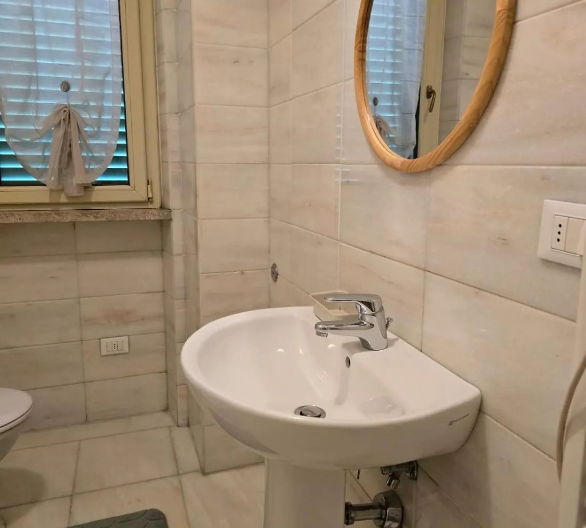 Residence Maison Raha Marina di Massa 0*,