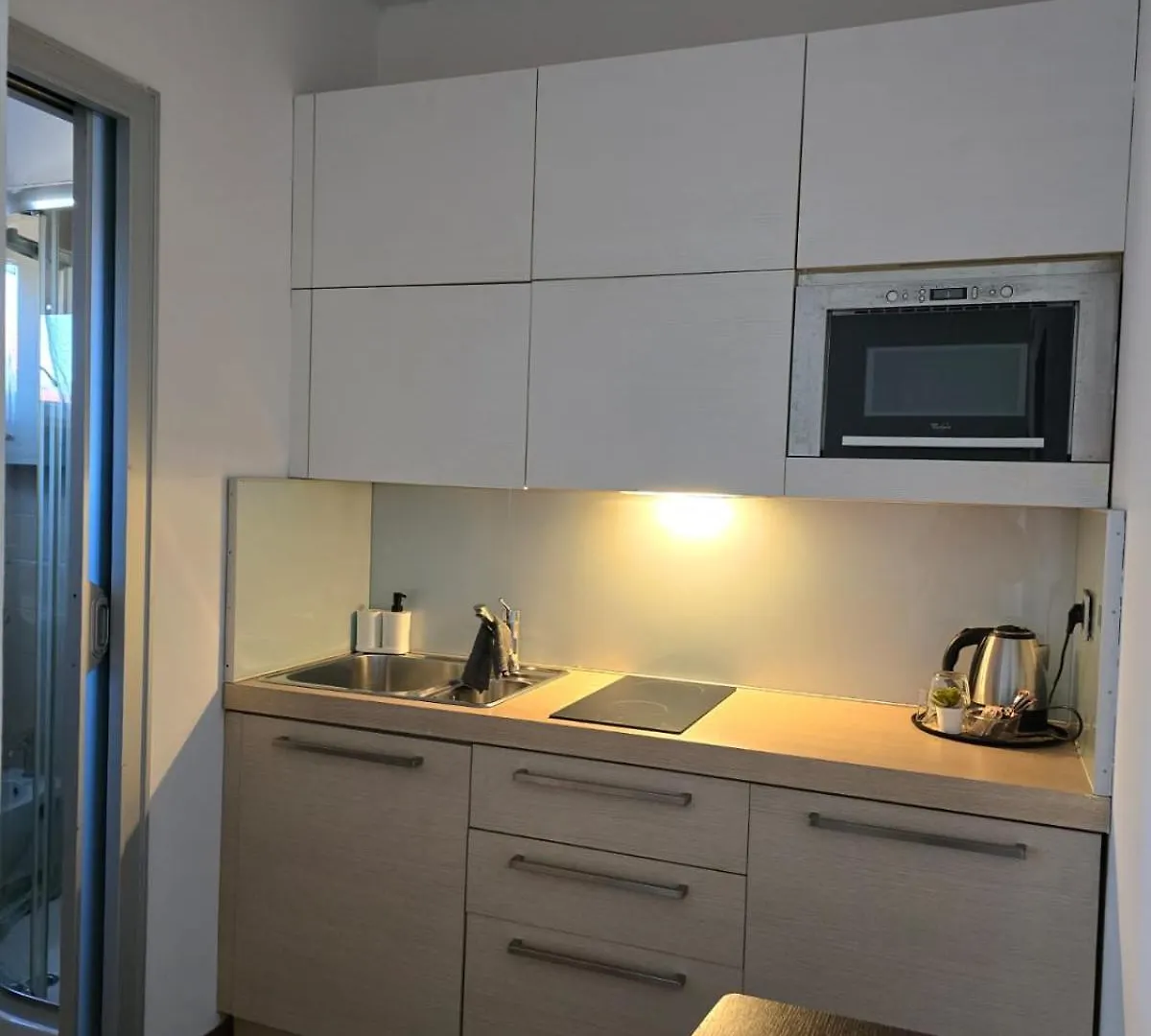 Residence Maison Raha Marina di Massa 0*,