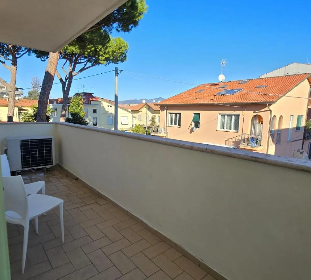 Apartment Residence Maison Raha Marina di Massa