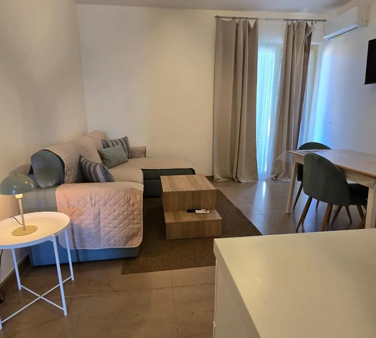 Residence Maison Raha Marina di Massa 0*,  Italy